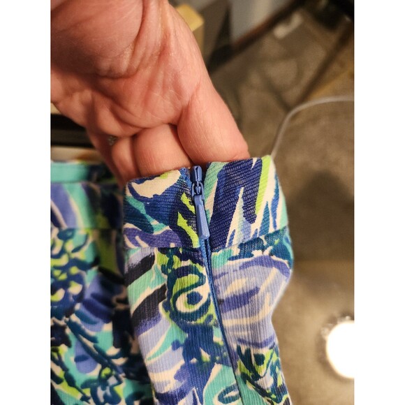Lilly Pulitzer Bennett Blue Magnolia Shorts, size 12 - Picture 5 of 8